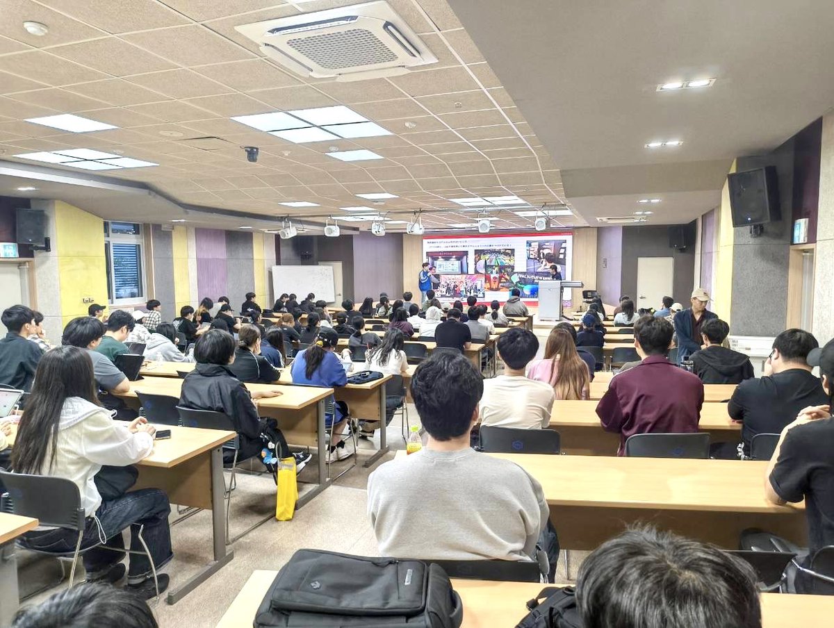 akitotakeya's tweet photo. 韓国の国立大学Sunchon National University（SCNU）にて講演でした。

本の出版に多くのご縁が繋がってこの日を迎えられたこと光栄に思っています。日本のエンタメ業界について最大限の思いを話させていただきました。

先生そして学生の皆さまご清聴ありがとうございました！また会いましょう！🇰🇷🇯🇵 https://t.co/WUbmWS8gfg