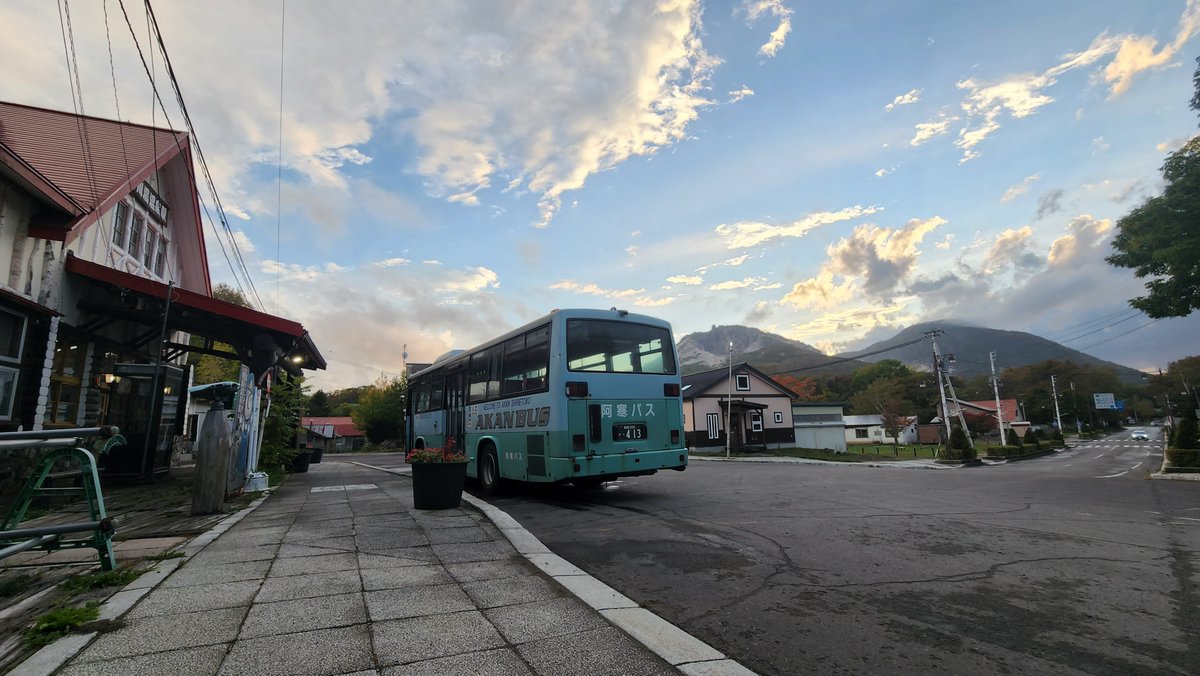 local_kokubu's tweet photo. ノロッコ号塘路まで乗車。そして川湯温泉へ。レストランはラストオーダーギリギリに。3名ほど。一人は海外のかた。そして美留和は一人入れ替りで私が下車。撮影と近くの商店で買い物。美留和から5人ぐらいで、二人を残し摩周で下車。摩周で20分停車。 https://t.co/OyBVsdnlRN