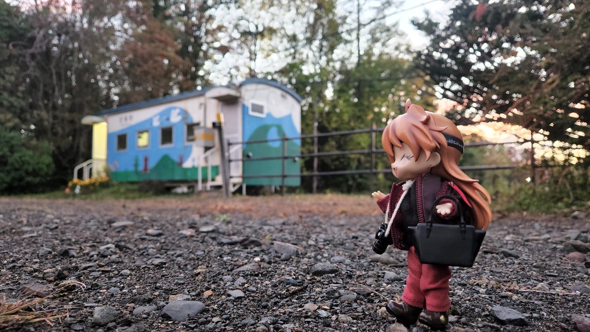 local_kokubu's tweet photo. ノロッコ号塘路まで乗車。そして川湯温泉へ。レストランはラストオーダーギリギリに。3名ほど。一人は海外のかた。そして美留和は一人入れ替りで私が下車。撮影と近くの商店で買い物。美留和から5人ぐらいで、二人を残し摩周で下車。摩周で20分停車。 https://t.co/OyBVsdnlRN