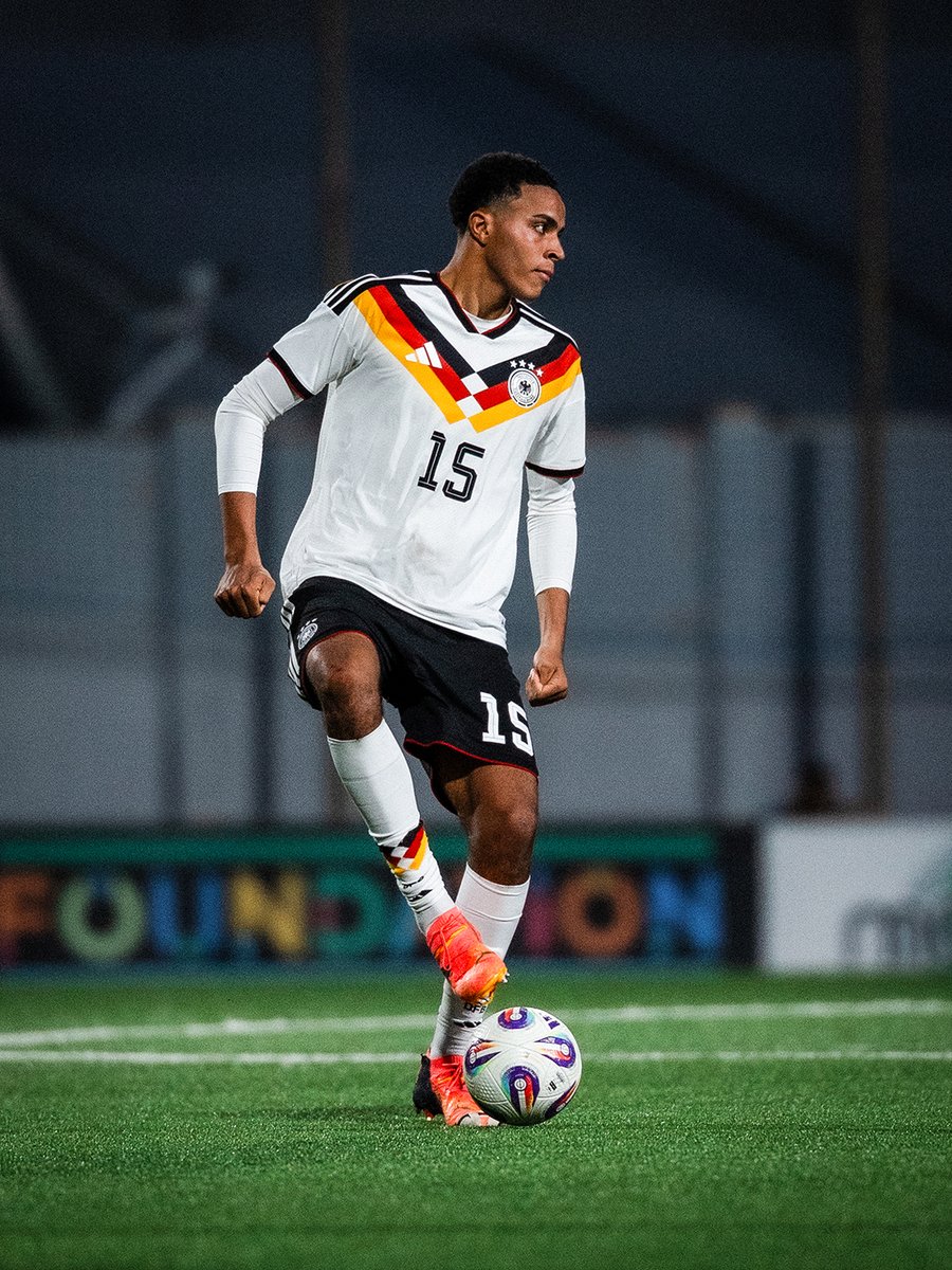 FCAugsburg's tweet photo. Von klein auf beim #FCA, jetzt Debüt für den @DFBNachwuchs. Glückwunsch, #Noki! 👏 🇩🇪 Beim 4:1-Sieg gegen Malta 🇲🇹 stand Noahkai #Banks erstmals für die U21 auf dem Platz. 🙌
#FCA #MLTGER
📸: Thomas Böcker/DFB https://t.co/eSLMB1BVKV