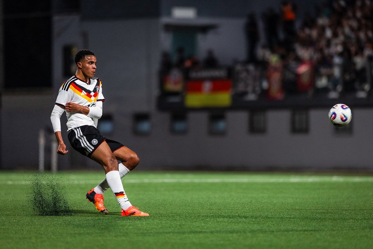FCAugsburg's tweet photo. Von klein auf beim #FCA, jetzt Debüt für den @DFBNachwuchs. Glückwunsch, #Noki! 👏 🇩🇪 Beim 4:1-Sieg gegen Malta 🇲🇹 stand Noahkai #Banks erstmals für die U21 auf dem Platz. 🙌
#FCA #MLTGER
📸: Thomas Böcker/DFB https://t.co/eSLMB1BVKV