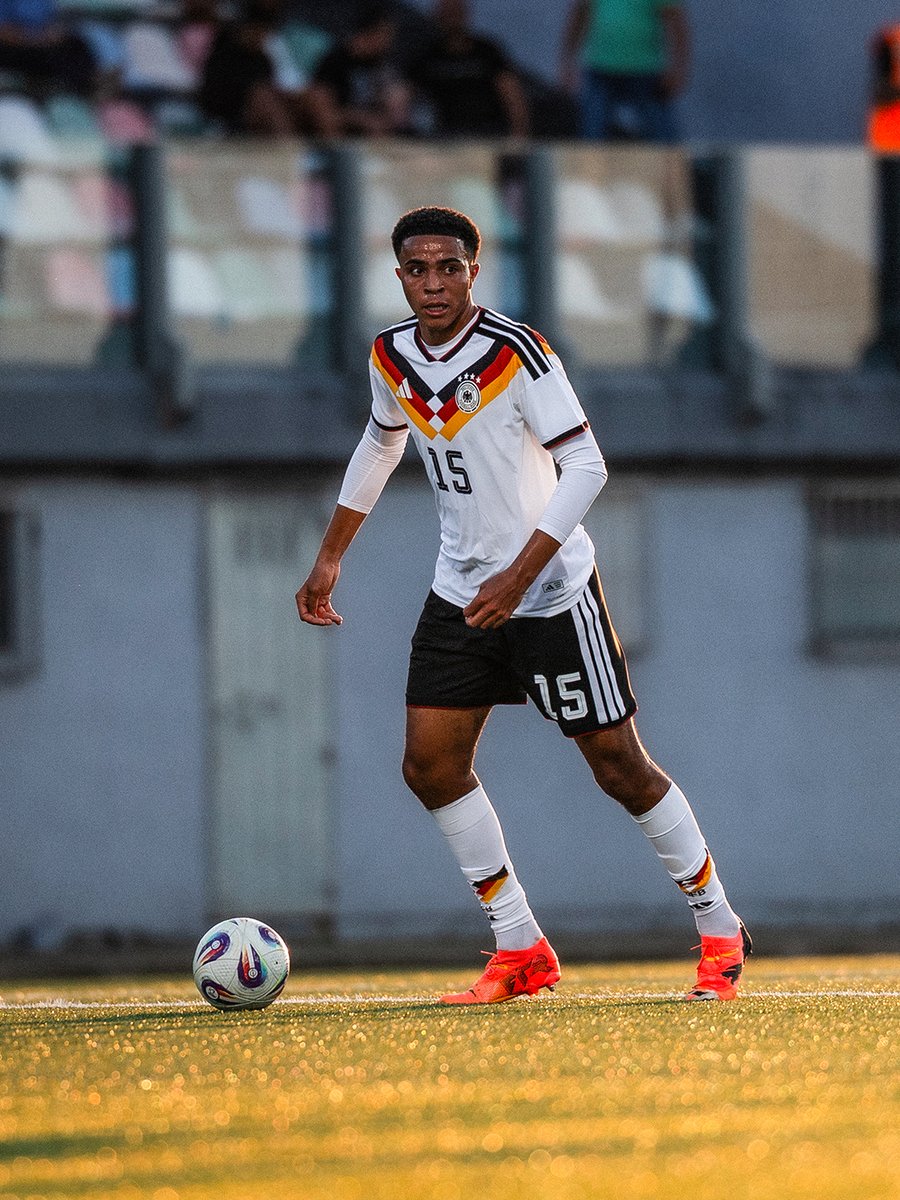 FCAugsburg's tweet photo. Von klein auf beim #FCA, jetzt Debüt für den @DFBNachwuchs. Glückwunsch, #Noki! 👏 🇩🇪 Beim 4:1-Sieg gegen Malta 🇲🇹 stand Noahkai #Banks erstmals für die U21 auf dem Platz. 🙌
#FCA #MLTGER
📸: Thomas Böcker/DFB https://t.co/eSLMB1BVKV