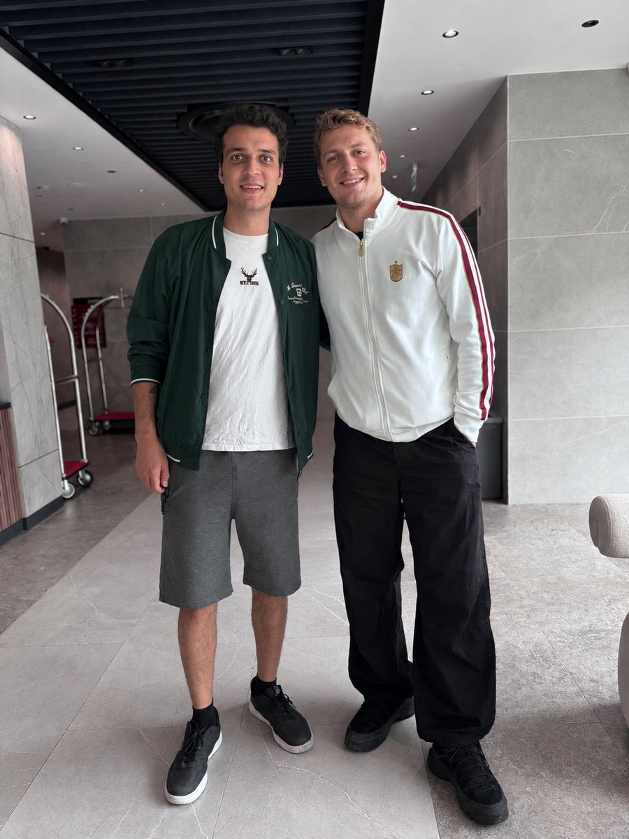 sechms's tweet photo. قررت أسعد نفسي بنفسي🫠🫠🤍🤍🤍🤍🤍

#ErdemŞanlı #AliÖnsöz https://t.co/BhaixbShzS