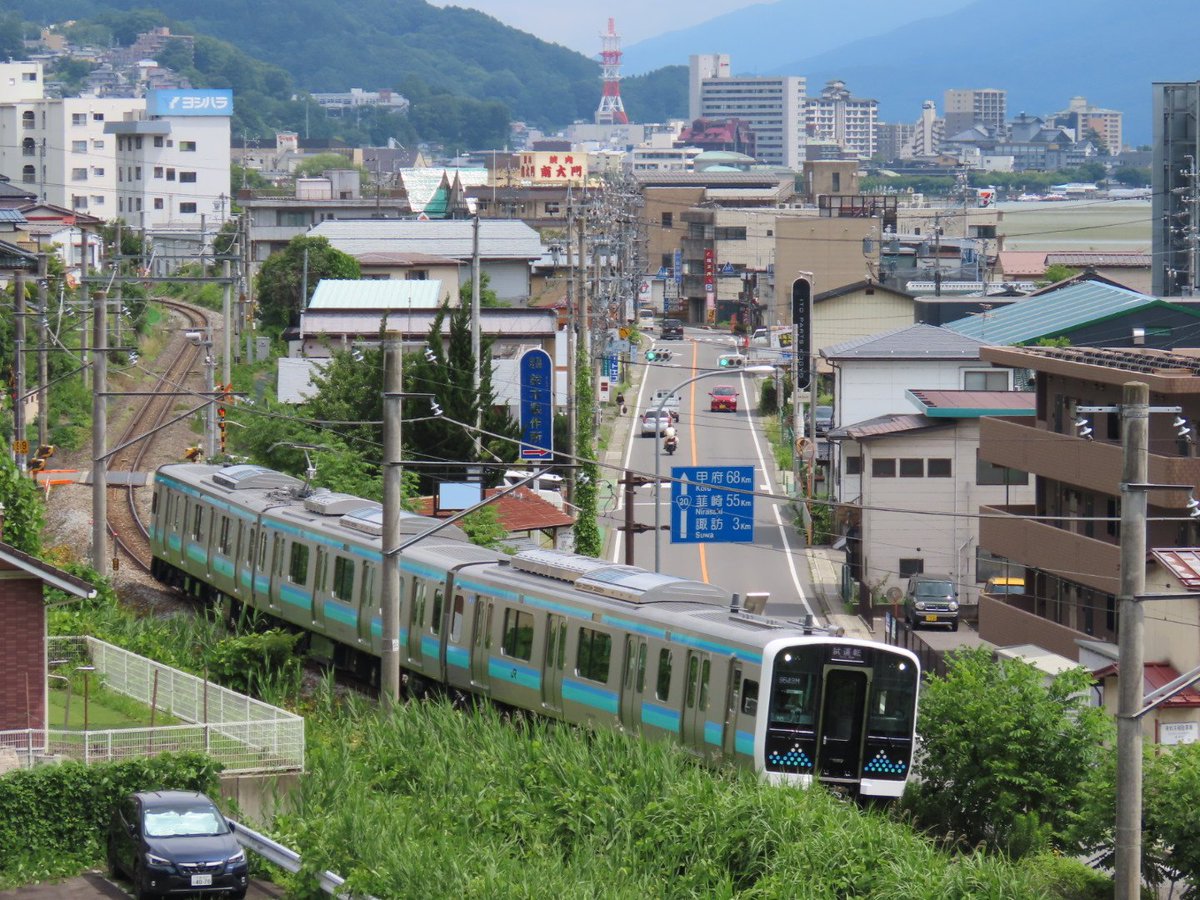 ichikatyou's tweet photo. 画像は諏訪しなの待機時に遭遇した
新型E131系200番台
新車導入はめでたいことですがとうとう211系の置き換えが進むとなると
少し悲しいものもあります。

7/4 E131系200番台長ﾅﾉN3編成
#E131系 https://t.co/QGzTD9yI3w