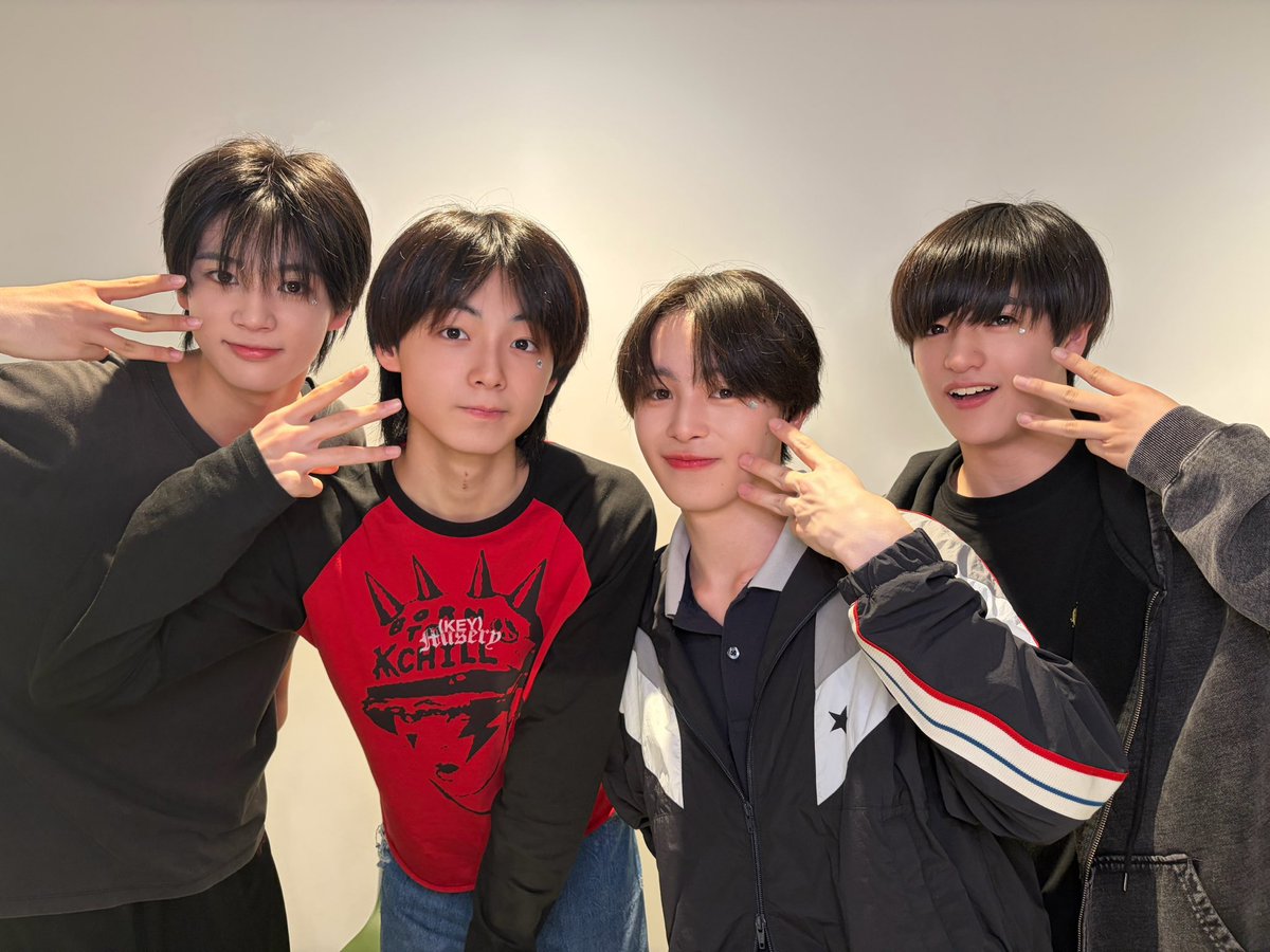 iiondo_official's tweet photo. /／
＋KIRARI 「ひだまりん家」での生配信ありがとうございました☀️
\＼

本日は三村航輝・三戸琳仁、
さらに急遽宮本琉成・大野遥斗も参加してお送りしました🍰

+KIRARI内にはアーカイブも残っているので見逃した方はぜひご覧ください！

また他のメンバーでも配信をしますのでお楽しみに🌡️

ひだまりん家入会はこちらから🏠！
🔗https://t.co/8xPzn596eC

#iiONDO
#HiDAMARi
#EBiDAN