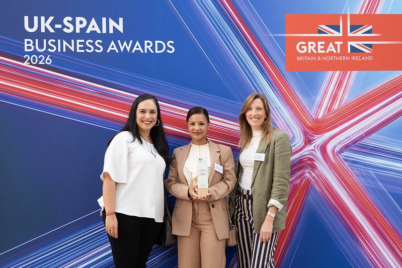 ukinspain's tweet photo. 🏅 @nanopore – Exportador Británico de Innovación de Clase Mundial 
🏅 @Revolut – Impulsando el Futuro de las Finanzas Digitales en España 
🏅 WhSmith – Innovación Británica en el Comercio Minorista de Viajes https://t.co/3yk6s9IMHy