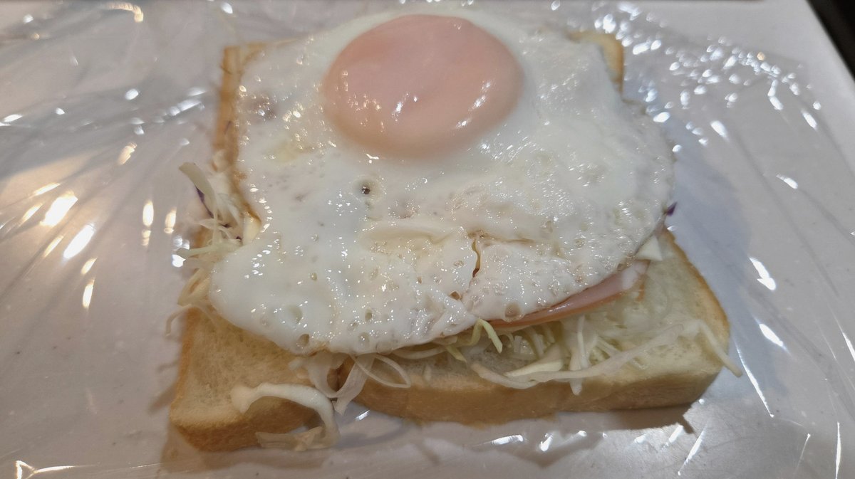 gamzeuluta7's tweet photo. もんじゃにチーズ入れてレンチン。
パスタのたらこソース混ぜて完成。
見た目は悪いがなかなか美味いよ。 https://t.co/UD91ygdk7J