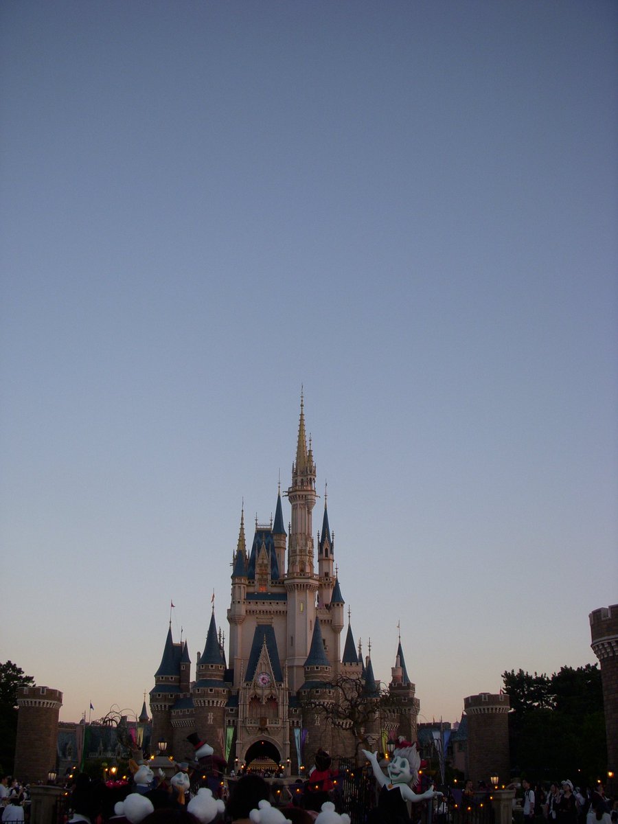 04__s_tr's tweet photo. 夕方のディズニーが1番綺麗 https://t.co/y073NNTqY9