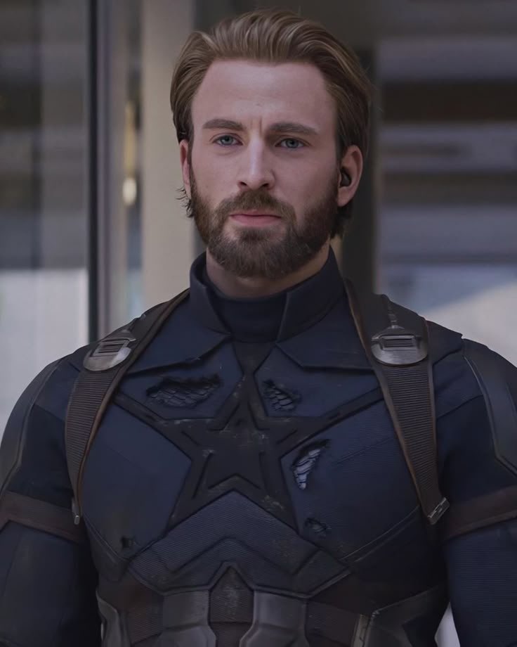 Buttterflllyyyy's tweet photo. Infinity war Steve is the hottest he’s ever looked https://t.co/et5dcmh0ZV