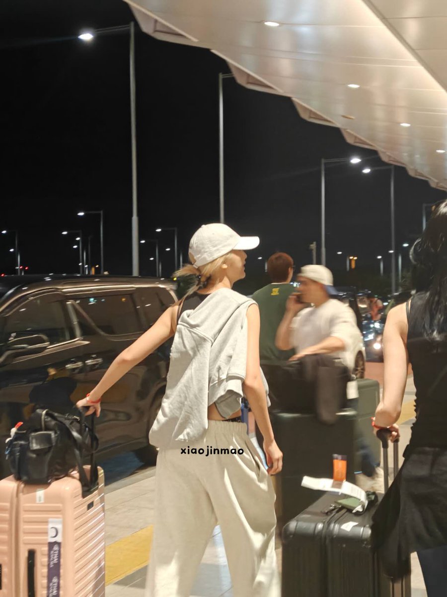 Xiaojinmao11's tweet photo. Arriving in Japan！
The back is also so handsome.🤣@Janhae

#janhae https://t.co/NiRkCFPF4v