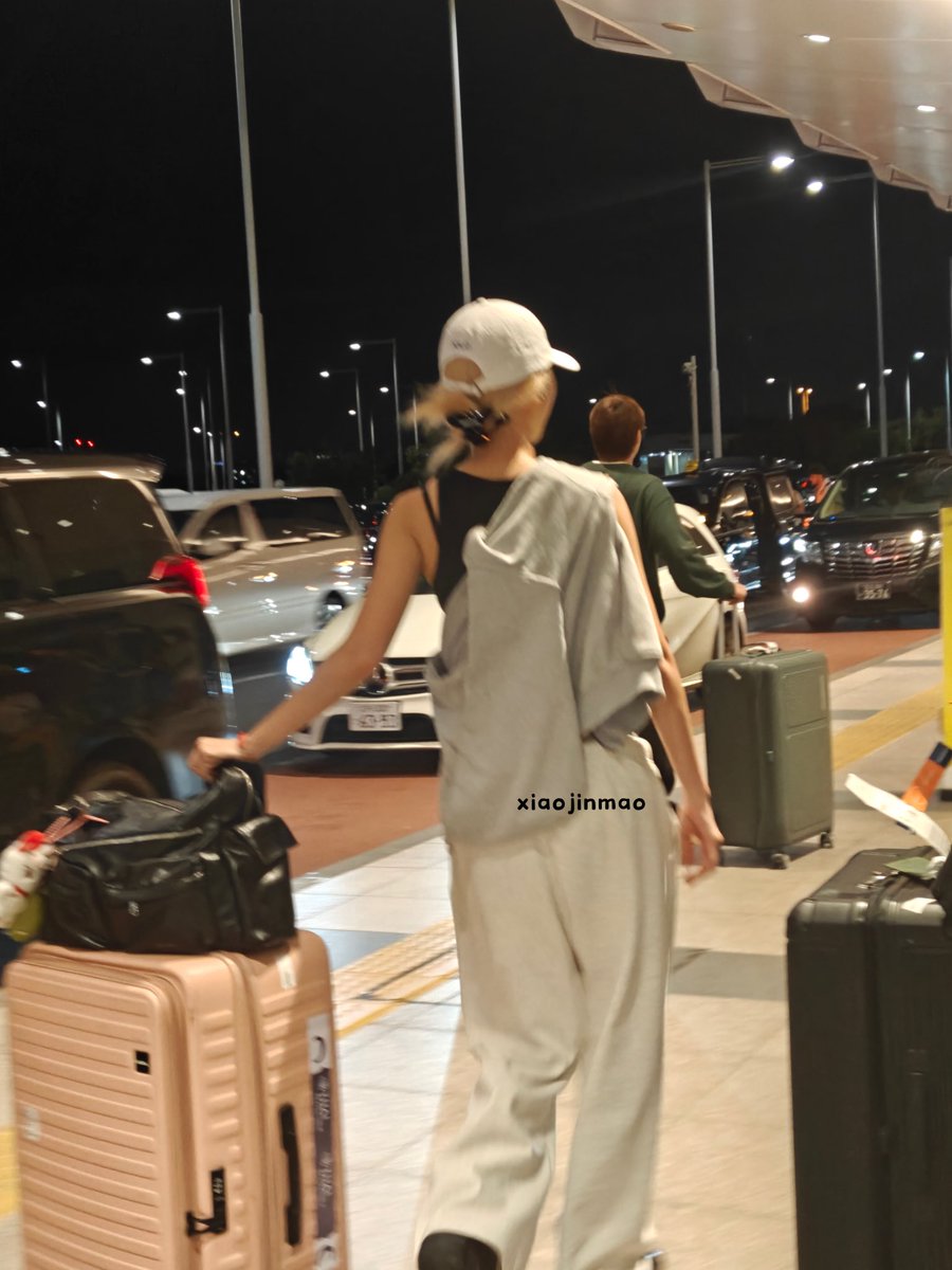 Xiaojinmao11's tweet photo. Arriving in Japan！
The back is also so handsome.🤣@Janhae

#janhae https://t.co/NiRkCFPF4v