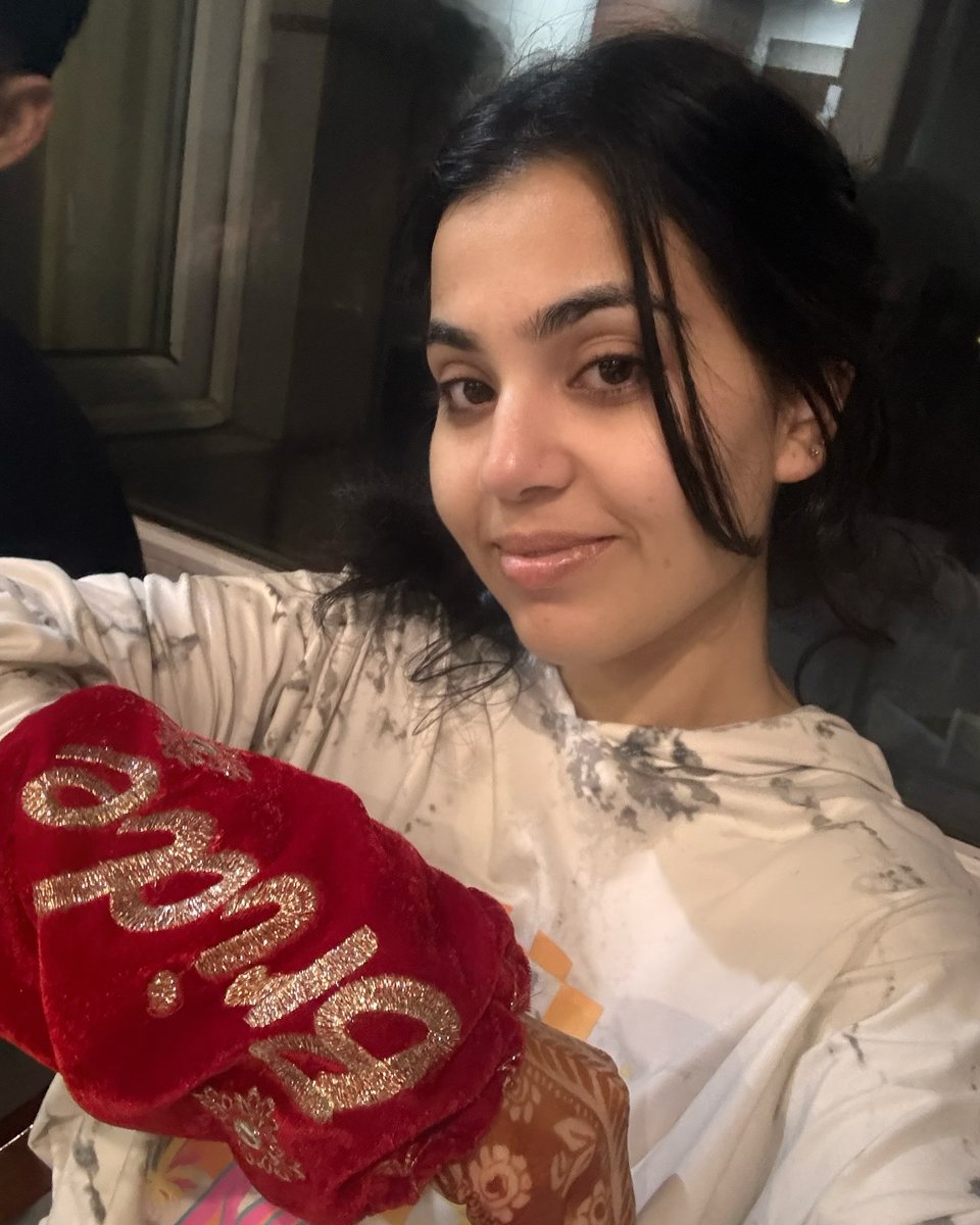 Dabertina's tweet photo. The process you go through from getting ready as a Bride is truly a delightful experience, where every moment is dedicated to feeling pampered and cherished. I remember it was moments of creativity and self expression, where I felt empowered to https://t.co/CLI2gsQ4mT