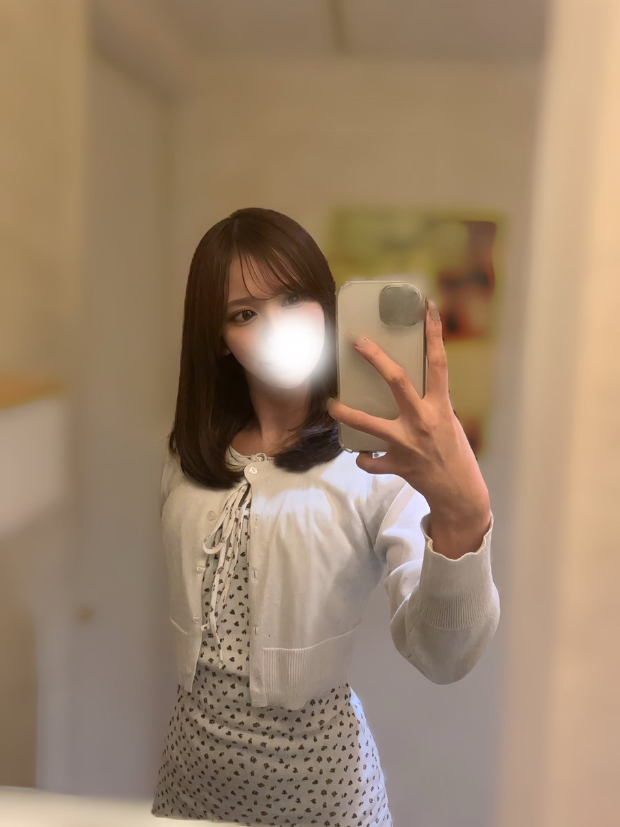 miyu_flora's tweet photo. 手が恐竜みたいでいやだ🦖

11月はあまり出られないので今のうちにみゆに会いに来てね🐈♡ https://t.co/bK7lpNFmBg