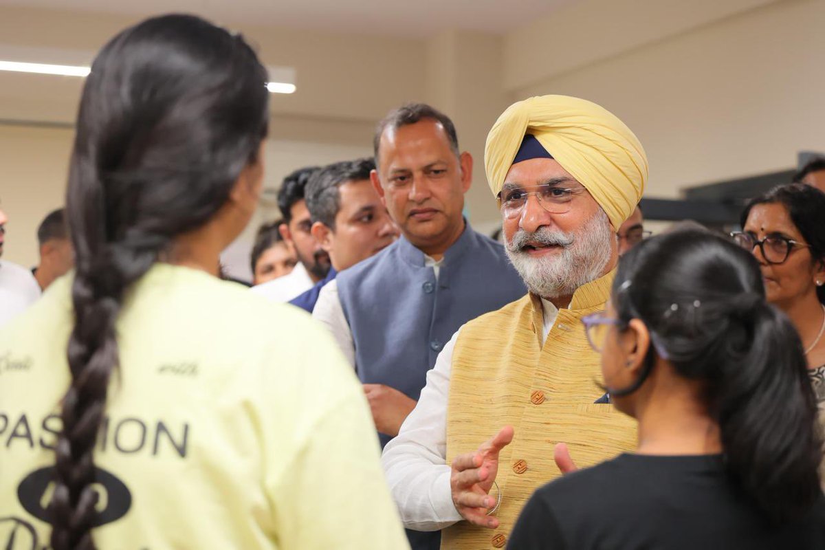 LtGovDelhi's tweet photo. Visited DDA's 'Aarambh Library' in Sector 11, Rohini along with Shri Ravinder Indraj Singh, Minister, GNCTD, and spent time with young aspirants preparing for various competitive examinations.

Sat with them, heard about their preparation routines, challenges and pressures, and shared reflections from my own student days.

My message was simple: Stay positive, consistent, disciplined. Turn setbacks into stepping stones and never lose sight of your goal.

The grit, dedication and quiet resolve of these young learners is inspiring.

Keep going, learning and believing. Success will follow. 🇮🇳
