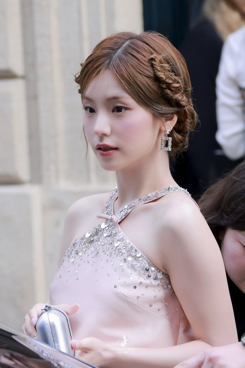 mid_zy_'s tweet photo. 아니 로저비비에 진짜 개호감선녀브랜드야..브랜드이미지? 그런거말고 예지님 더 하고시픈거 없으십니까? 이런수준... https://t.co/dIg1FHSqZj
