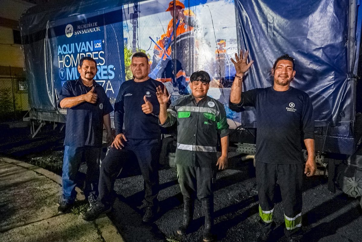 marioduran's tweet photo. Buenos días, pueblo salvadoreño honrado y trabajador. 

En especial a nuestros héroes de la limpieza, que trabajan de noche para que la ciudad amanezca limpia cada día. https://t.co/taSvOvUyl8
