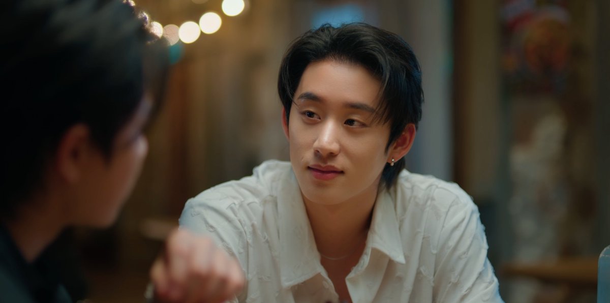 GMMTV's tweet photo. เขายิ้มให้กันเราเขิน โอย ความรักก็งี้แหละลูก ค่อย ๆ ปรับๆ กันไปนะ 😽
#YouManiacSeriesEP6
@Williamjkp1 @EstRvp https://t.co/ruWumy3zGb