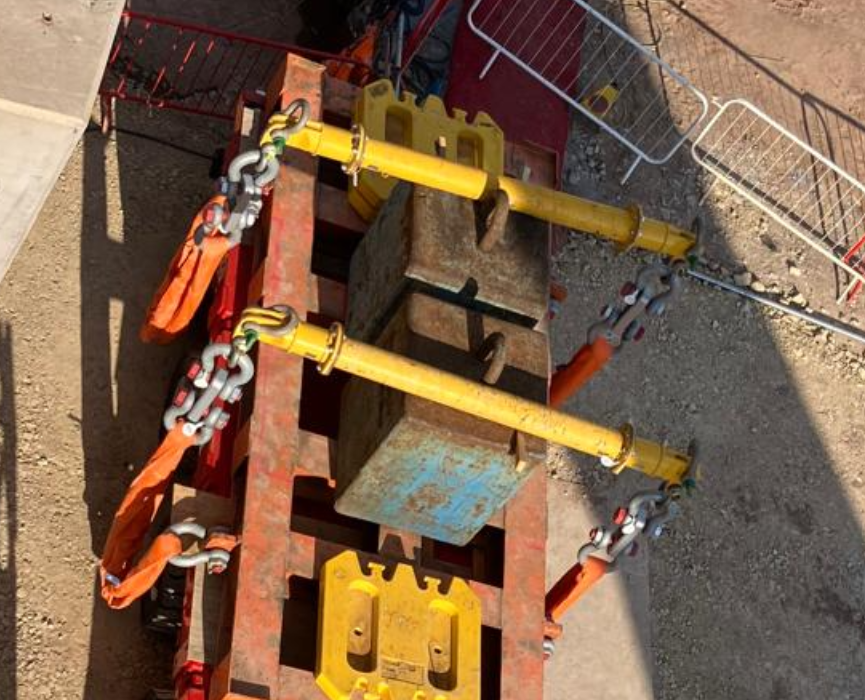 RSS_Industrial's tweet photo. All in one #solution provided for the client, test weights, cradle, slinging arrangement, spreader beams and load measurement.  All to support a load test to customer specific requirements #liftingdifferent #RSS https://t.co/bi0TIkWZ2n