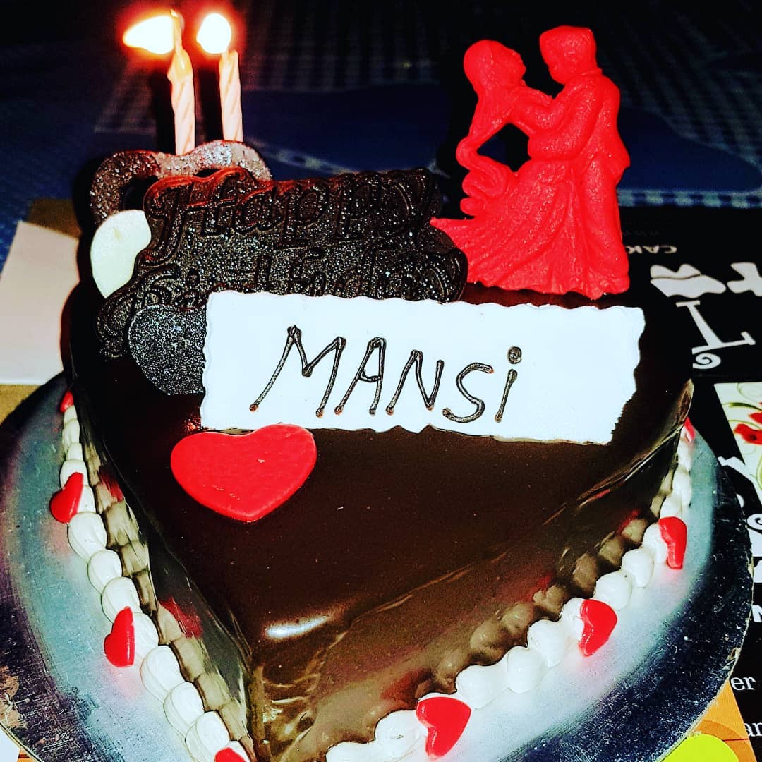 Lavifurtado's tweet photo. ❤🤩 Coz its my Birthday! 🤩❤ #birthdayfun🎉#birthdaynight✨#birthdaybash🎁#beautifulcake🎂🥂#me😍#perfectclicks📷 https://t.co/Y0K7WygxPR