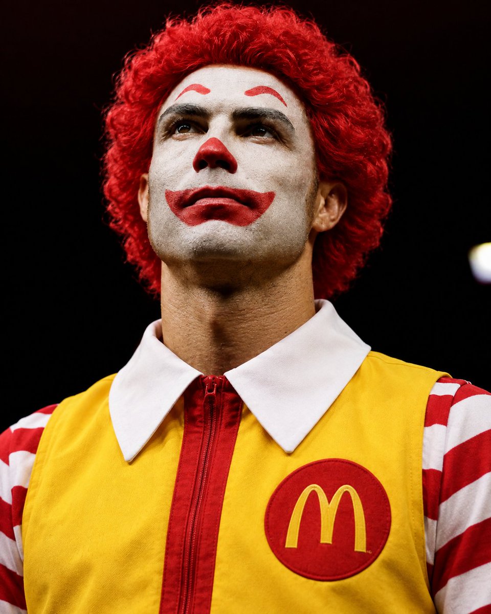 doncanjas's tweet photo. É oficial: Ronaldo é a nova mascote do McDonald's Japão!

Tradução: "A partir de hoje, a mascote Donald passará a ser Ronaldo" https://t.co/snrAS05MxZ