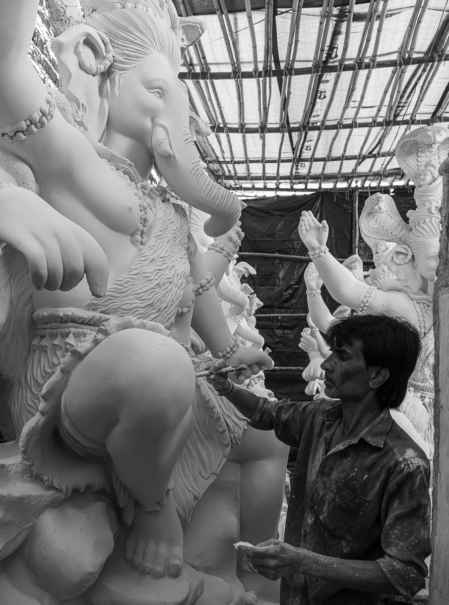 Ariemog's tweet photo. 🎨✨ From Clay to Divine ✨🎨 In Dhoolpet, Hyderabad, every Ganesh idol begins as a lump of clay—and becomes a symbol of devotion. Watch tradition come alive in the hands of master artisans. 🙏🪔

#GaneshChaturthi #DhoopetMagic #IdolMaking https://t.co/Wgy6ckQmFN