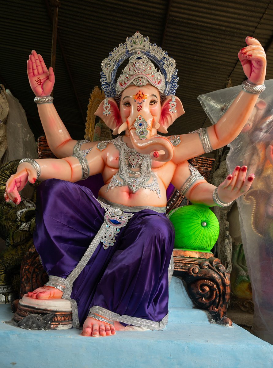 Ariemog's tweet photo. 🎨✨ From Clay to Divine ✨🎨 In Dhoolpet, Hyderabad, every Ganesh idol begins as a lump of clay—and becomes a symbol of devotion. Watch tradition come alive in the hands of master artisans. 🙏🪔

#GaneshChaturthi #DhoopetMagic #IdolMaking https://t.co/Wgy6ckQmFN