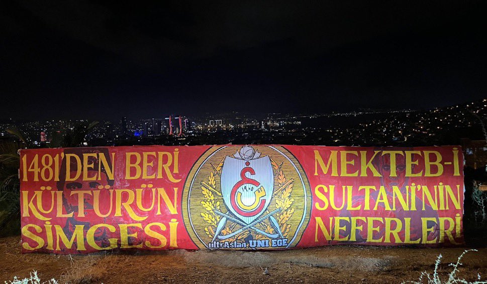 ultrAslanUNI's tweet photo. 1481’den beri kültürün simgesi, Mekteb-i Sultani’nin neferleri! #ultrAslanUNI https://t.co/yBfwtlIGD7