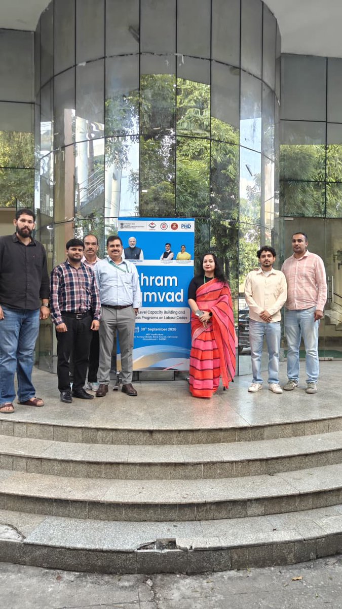 dyclcdehradun's tweet photo. Officers and staff of Office of DyCLC Dehradun attended #ShramSamvad, a district level awareness initiative by the Ministry of Labour and Employment at IRDT Auditorium, Dehradun https://t.co/O9c3BdS3VY
