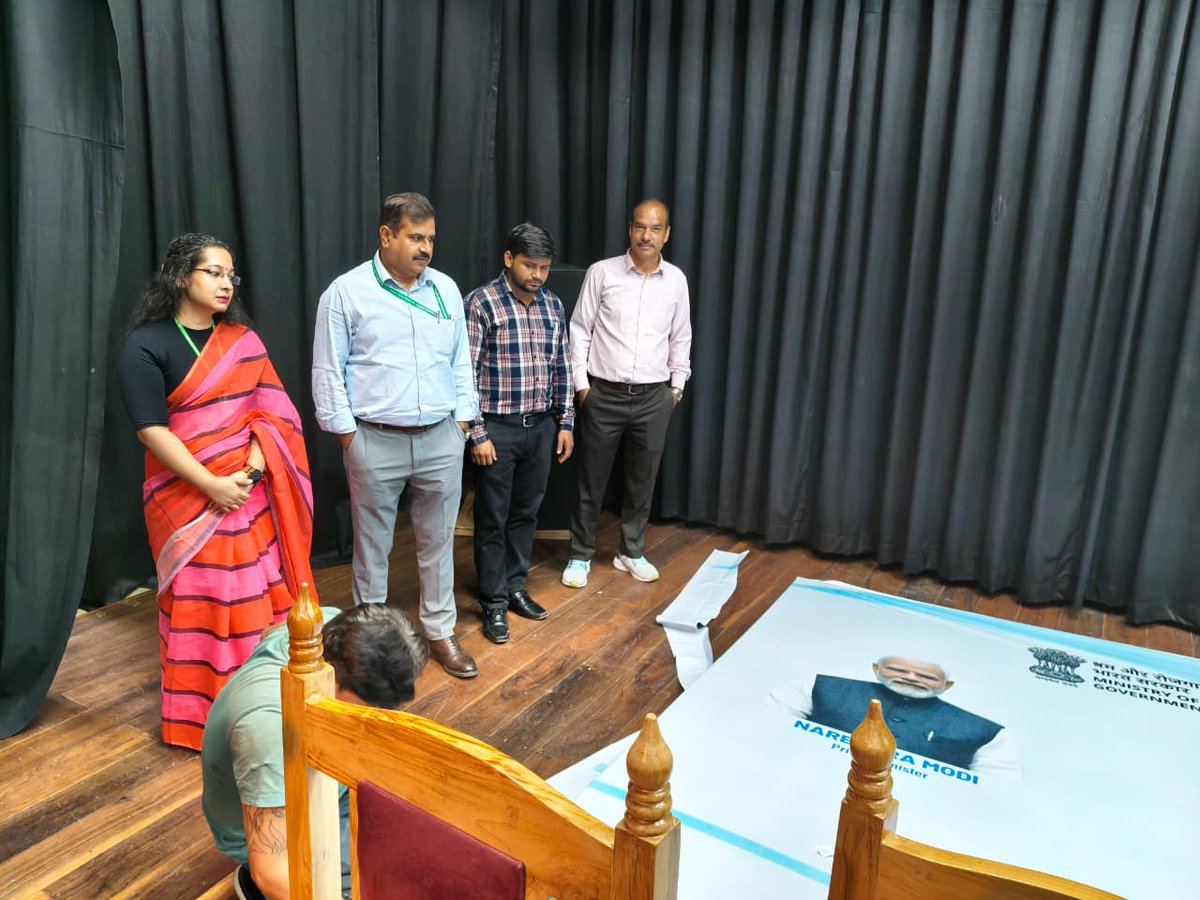 dyclcdehradun's tweet photo. Officers and staff of Office of DyCLC Dehradun attended #ShramSamvad, a district level awareness initiative by the Ministry of Labour and Employment at IRDT Auditorium, Dehradun https://t.co/O9c3BdS3VY