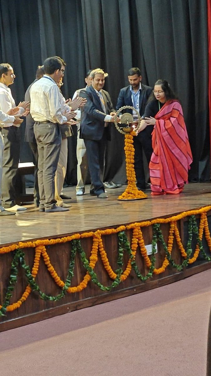 dyclcdehradun's tweet photo. Officers and staff of Office of DyCLC Dehradun attended #ShramSamvad, a district level awareness initiative by the Ministry of Labour and Employment at IRDT Auditorium, Dehradun https://t.co/O9c3BdS3VY