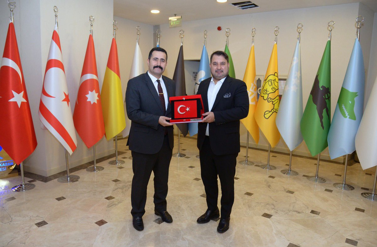 kazan_belediye's tweet photo. Ülkü Ocakları Genel Başkan Yardımcısı Sn. Raşit AKGÜL, Başkanımız Sn. Selim ÇIRPANOĞLU’nu makamında ziyaret etti.

Nazik ziyaretleri için kendilerine teşekkür ediyoruz.

@selimcirpanoglu https://t.co/1HTjWnoyKE