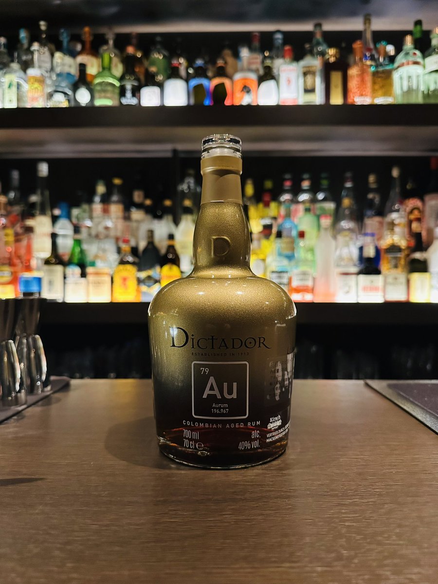 cocktailfreaks's tweet photo. ディクタドール　オーラム
25～35年熟成させたラムをブレンドしたコロンビア産のラム。プリンやキャラメルのような芳醇な甘さが魅力です。
#カクテル #カクテルフリークス #カクフリ #バー #国分寺 https://t.co/QaY9tcldzM