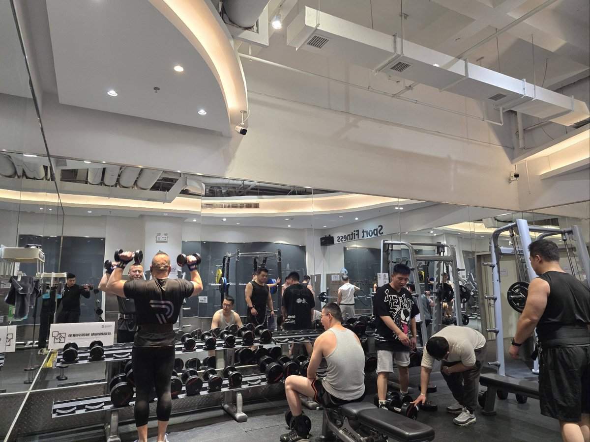 mel6b472520's tweet photo. Today’s gym grind: I just did 200 rope skips, a quick overhead press set, chased my teammate around the block (don’t ask why), roared at my playlist, and nailed a 10lb arm curl—feeling unstoppable! https://t.co/aXTVrSQjjV
