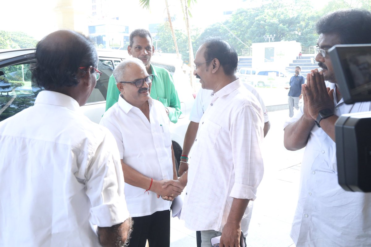 siaaprnews's tweet photo. The South Indian Artistes Association
70th Annual General Body Meeting
#NadigarSangam #ns #siaa
#actornasser #Vishal #Karthi #PoochiSMurugan
#karunaas
#johnsoncinepro https://t.co/y1VNl6a5Bl