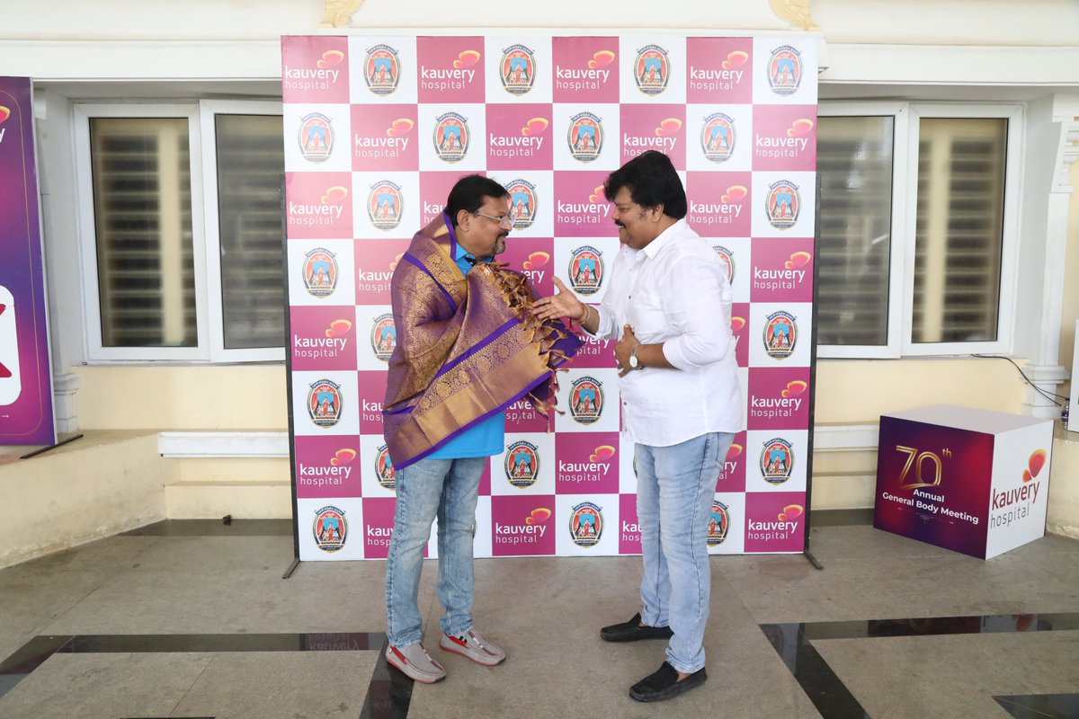siaaprnews's tweet photo. The South Indian Artistes Association
70th Annual General Body Meeting
#NadigarSangam #ns #siaa
#actornasser #Vishal #Karthi #PoochiSMurugan
#karunaas
#johnsoncinepro https://t.co/y1VNl6a5Bl