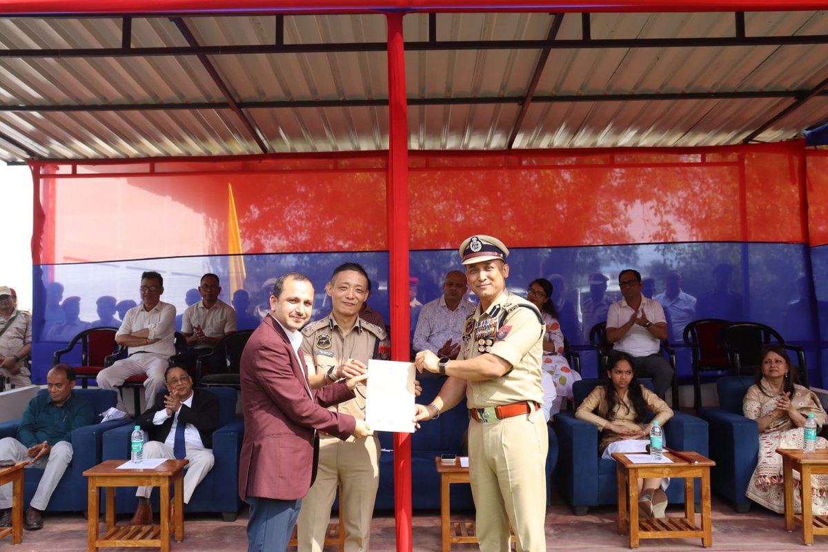 SanjaySarmah1's tweet photo. On occassion of Police Day I Received Commendation from SSP, Goalpara in presence of DIG for my dedicated service in ensuring conviction in many POCSO Cases.
#Districtadministrationgoalpara
#CMOoffice https://t.co/XffvMZRS6P