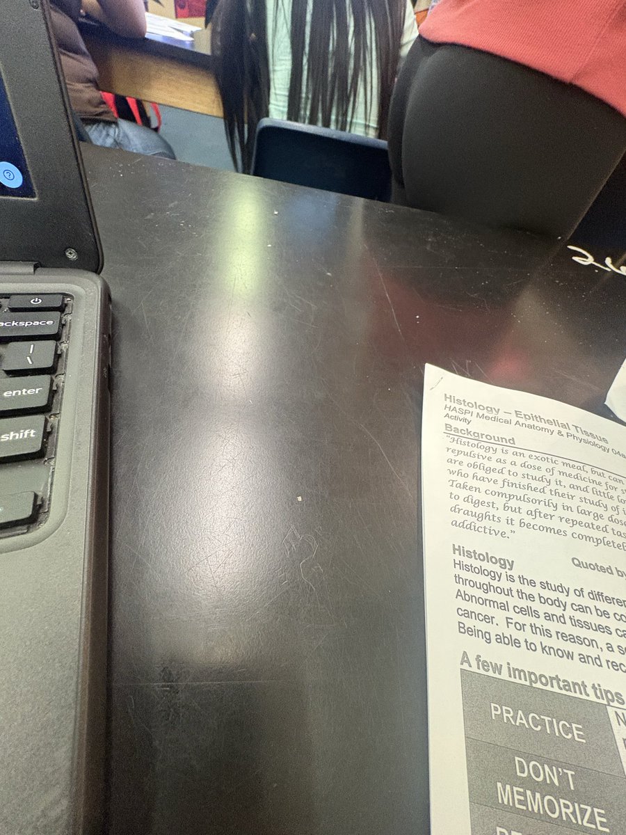 bakasaka21's tweet photo. Paid actor btw
#candid #candidass
#creepshot
#leggings https://t.co/Zc7GlMCVrH
