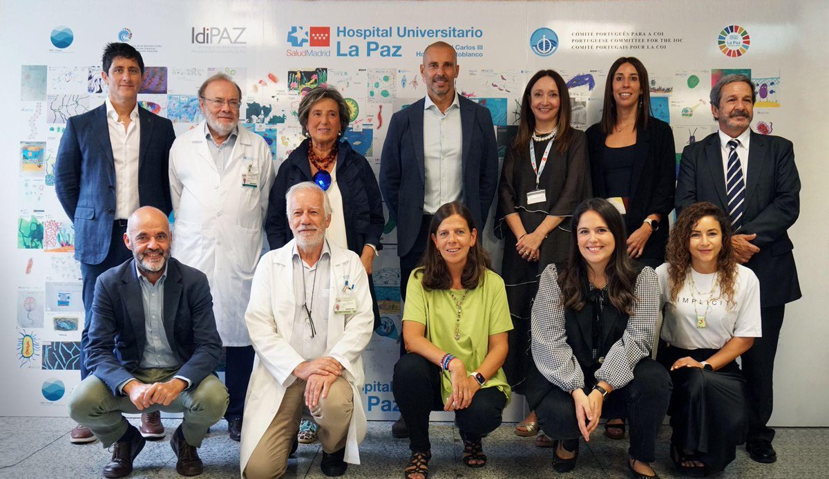 HospiLaPaz's tweet photo. 🐟 El #HospiLaPaz acoge la presentación del libro ABC dos Microrganismos Marinhos, elaborado niños y adolescentes ingresados en hospitales de toda España.

✅ El objetivo es concienciar a los más pequeños sobre la importancia de cuidar el entorno.

🔗 https://t.co/On2lHqivkn https://t.co/qlIcCiWB3g