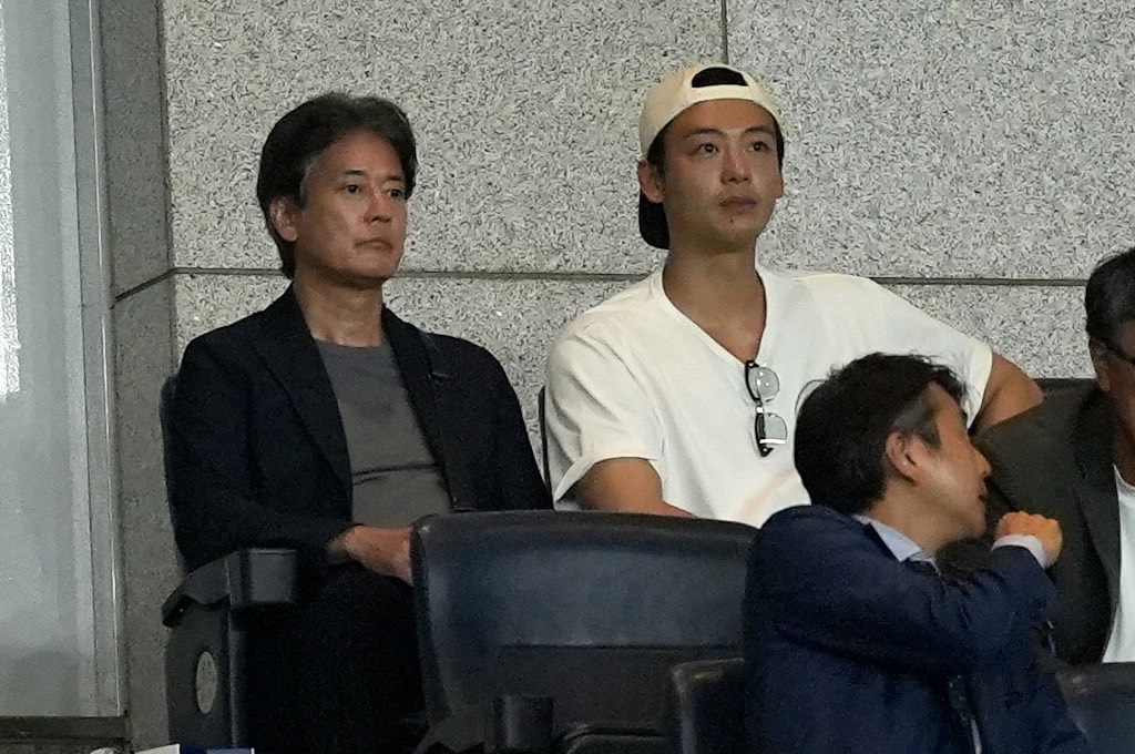 zonewebofficial's tweet photo. エクアドル戦に駆けつけた🏃‍♂️
竹内涼真さんと唐沢寿明さん🤩

スタンドから日本代表を応援です✊

📸：増田美咲

#daihyo #サッカー日本代表 https://t.co/WNP2vj2dLL