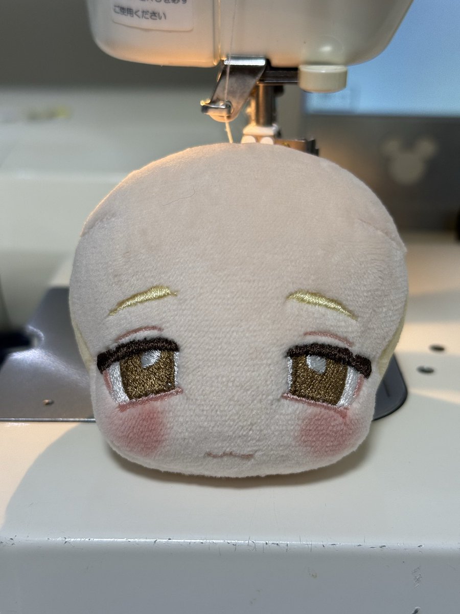 ino_nui's tweet photo. まだ頭だけ…というよりほぼ顔だけなんですがお友達からのオーダーちゃんに着手しています
この時点ですでに顔面優勝では…🪽 https://t.co/ZSJaoM2Go4