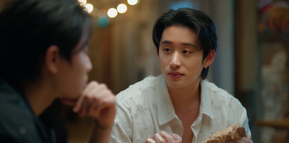 GMMTV's tweet photo. คนที่ยอมลงให้เธอสุด ๆ หนิ ความรักมันเปลี่ยนคนได้จริง ๆ ค่ะพี่ แม่น้องมอธขอตัวกลับบ้านก่อนนะคะ 😌💕🤏🏻
#YouManiacSeriesEP6
@Williamjkp1 @EstRvp https://t.co/xb0sYYvQdL