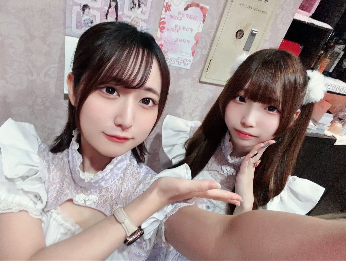 sakuno_150's tweet photo. インしてます！！
10月！初めはカラオケデーから！！よろしくね！新人のまゆちゃん@mayu_x101
今日からです！！みんなフォローして⬆️
可愛い顔ちっちゃい🫨
一緒に19-23まで！
私は24まで！後半きあら！ https://t.co/dw0YT85fA3