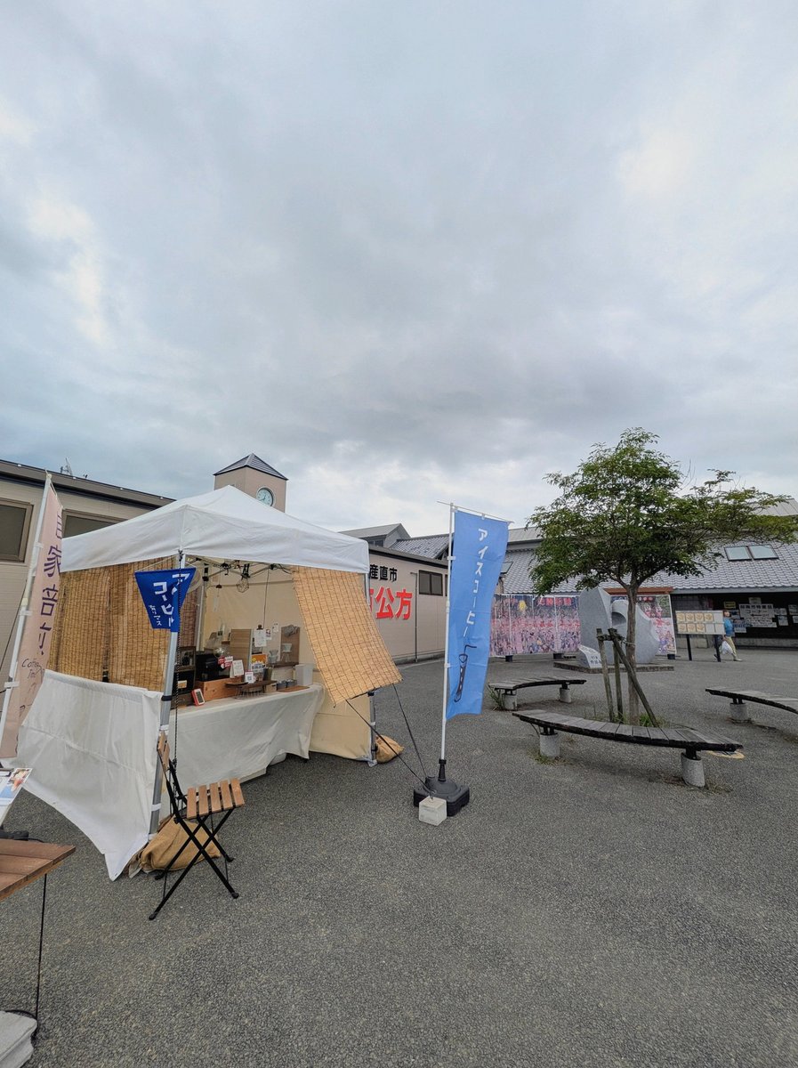 Ervingsl's tweet photo. 全員がその場で同じ読書するってめっちゃいいな
私はよくフォロワーと映画やアニメを同時視聴するし
難しい本は音読で回し読みしてみんなで考える
1人だとダラダラしても複数だと手っ取り早くスタートできていいよね https://t.co/Mh4QV30099