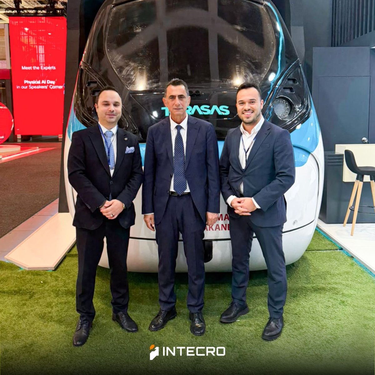 IntecroTech's tweet photo. InnoTrans 2026 Berlin fuarında raylı sistemler sektörünün ulusal ve küresel düzeyde önemli temsilcileriyle bir araya geldik. Dolu dolu geçen fuarda çok sayıda verimli iş görüşmesi gerçekleştirdik. https://t.co/9RkUfO6R2G