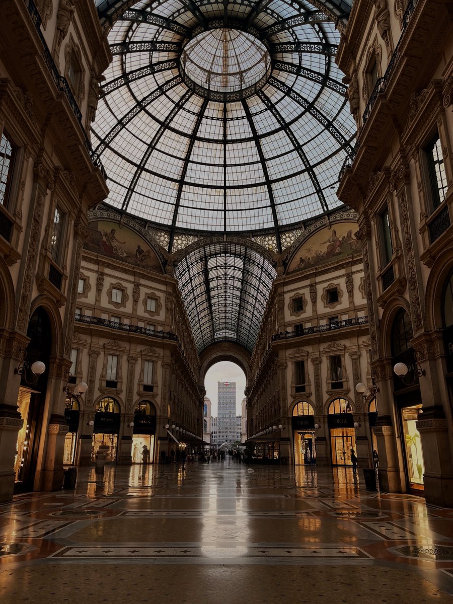 BrinlHzMorroySo's tweet photo. Milan, dressed in marble, glass &amp; Italian glamour. There is something unmistakably Milanese about these days. This week, the city was celebrating Beauty Week with beauty, fragrance and some of the world’s most iconic maisons taking over Milan’s https://t.co/N9XXMlScft