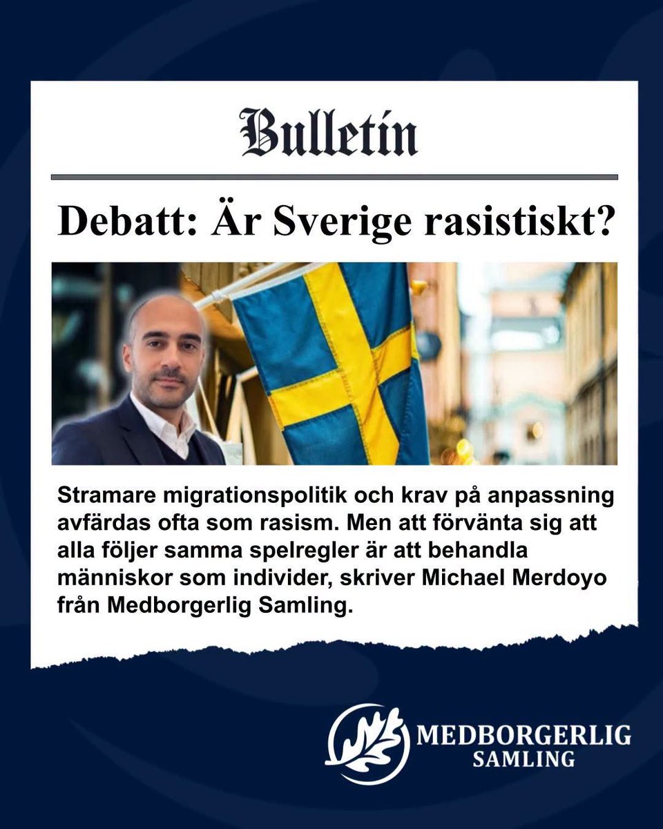 medborgsamling's tweet photo. ÄR SVERIGE RASISTISKT? 

Stramare migrationspolitik och krav på anpassning avfärdas ofta som rasism. Men att förvänta sig att alla följer samma spelregler är att behandla människor som individer, skriver Michael Merdoyo från Medborgerlig Samling i en debattartikel i Bulletin.

"Sverige har under de senaste decennierna genomgått en mycket stor demografisk och social förändring. Samtidigt har politiken länge haft lättare att formulera ideal om mångkultur än att svara på den svårare frågan: Vad förväntas av den som bygger sitt liv här?

Under alltför lång tid underskattades problem med segregation, kriminalitet, utanförskap och värderingskonflikter. När politiken inte förmådde ge trovärdiga svar på problem som människor mötte i sin vardag växte frustrationen. Till slut blev problemen omöjliga att ignorera.

Att opinionen och migrationspolitiken därefter har förändrats är inte i sig ett uttryck för rasism. Det kan lika gärna vara ett uttryck för att människor förväntar sig att politiken ska förhålla sig till verkligheten.

Men att erkänna problemen är inte samma sak som att lösa dem. En stramare migrationspolitik löser inte automatiskt segregation, parallellsamhällen eller bristande samhällsgemenskap. Det krävs också språkkunskaper, egen försörjning, delaktighet och acceptans för de grundläggande spelregler som vårt samhälle vilar på.

Den som kommer till Sverige behöver inte upphöra att vara assyrier, chilenare, iranier eller något annat. Mångfald är en naturlig del av ett fritt samhälle, där individen själv bestämmer över sin kulturella och etniska identitet.

Men ett samhälle kan rymma kulturell mångfald utan att vara mångkulturellt i sina grundläggande normer. Sverige ska inte bestå av parallella normsystem där olika regler gäller beroende på kulturell eller religiös tillhörighet.

Frihet innebär också ansvar. Den som bygger sitt liv i Sverige måste acceptera demokratin, rättsstaten, yttrandefriheten och jämställdheten. Svensk lag står över religiösa och kulturella normer. Den som kommer hit måste lära sig språket, sträva efter egen försörjning och acceptera att samma skyldigheter gäller för alla.

Du behöver inte ge upp din kulturella identitet. Men du måste anpassa dig till det samhälle du är en del av.

Det är den assimilation Sverige behöver: assimilation till samhällets gemensamma spelregler, inte utplåning av människors identitet.

Att ställa sådana krav är inte rasism.

Rasism finns i Sverige och ska bekämpas. Men det gör inte Sverige till ett rasistiskt land. Att avfärda krav på integration och assimilation, eller en stramare migrationspolitik, som rasism gör både begreppet och samhällsdebatten fattigare.

Ett samhälle som ställer samma grundläggande krav på människor oavsett ursprung behandlar dem som individer - inte som representanter för en etnisk grupp."