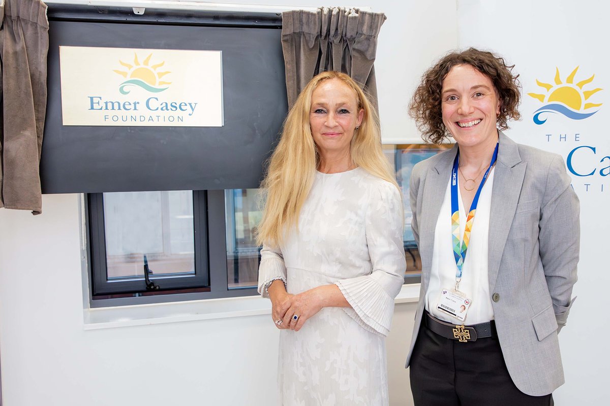CancerInstIRE's tweet photo. We were honoured to unveil a commemorative plaque recognising the extraordinary contribution of the Emer Casey Foundation to cancer care, research &amp; innovation at @stjamesdublin. Their support continues to advance cancer genetics services. Read more: https://t.co/8U8HWW5FYD https://t.co/DYvKmIMJjq