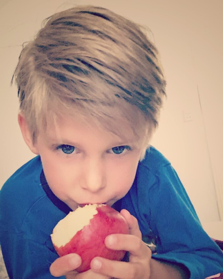calimero134's tweet photo. If you were a fruit, you’d be a fine apple •
•
•
#goodmorning #goodfood #fruits #fruit #apple #applelove #food #healthyfood #healthyeating #son #blondehair #blueeyes #singlemom #momlife #mom #mompreneur #momblogger #momblog #momboss #mombloggers https://t.co/pQYEZEUj6R