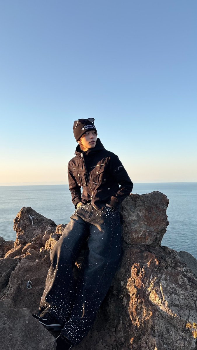 akiri826_'s tweet photo. 멋 이빠이 부리고 등산하는 남자 처음 봄
근데 조아 멋잇어😎😎 https://t.co/cirtjw8Twy