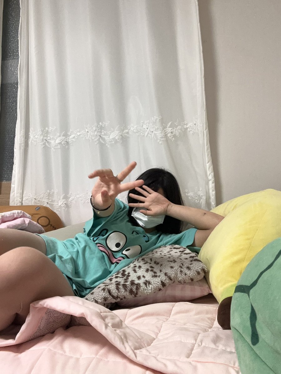 s_j1na's tweet photo. 홍대에서 만날 사��🤍 #오프 #서울 https://t.co/I9m6EY9FcM